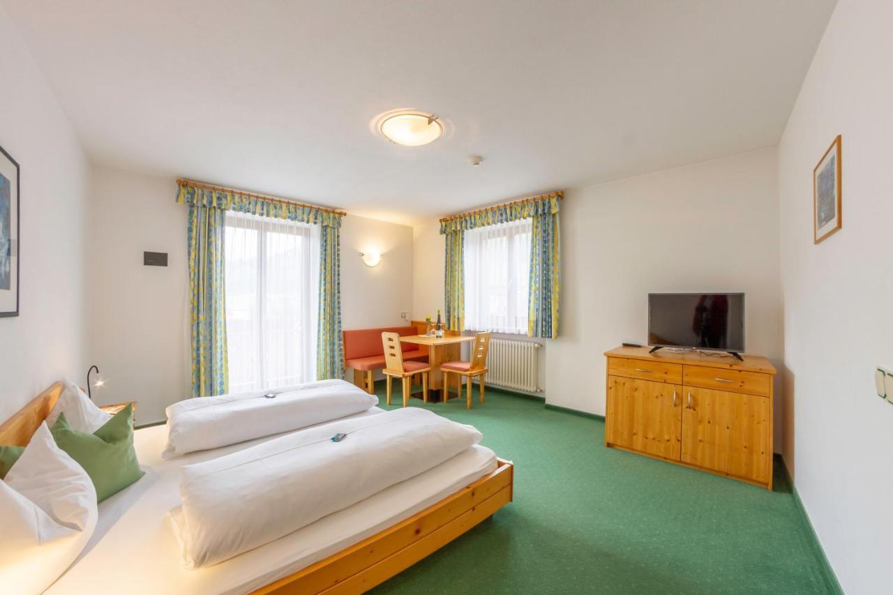 Hotel Garni Angerer Lutago Buitenkant foto