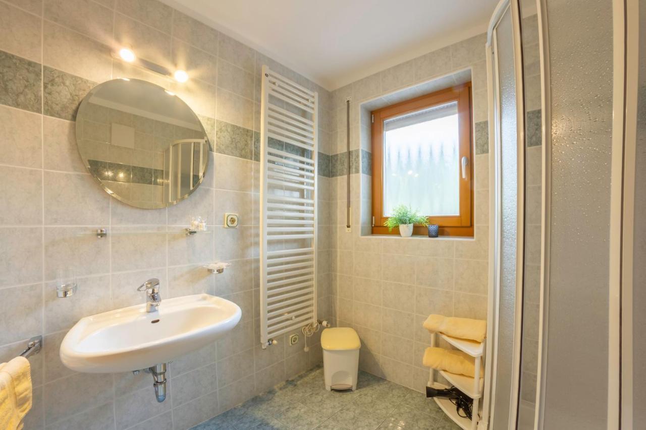 Hotel Garni Angerer Lutago Buitenkant foto