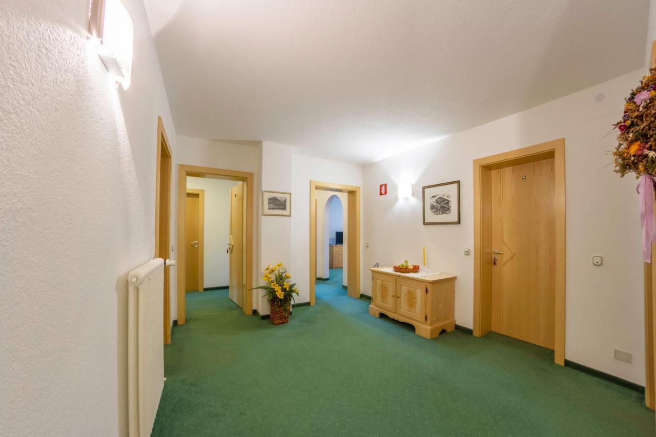 Hotel Garni Angerer Lutago Buitenkant foto