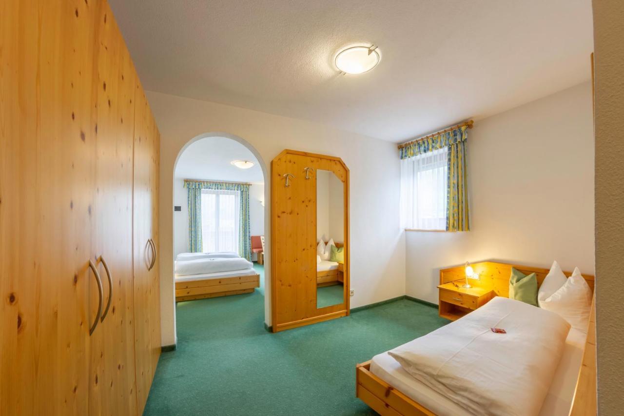 Hotel Garni Angerer Lutago Buitenkant foto