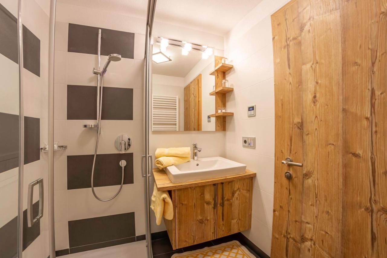 Hotel Garni Angerer Lutago Buitenkant foto