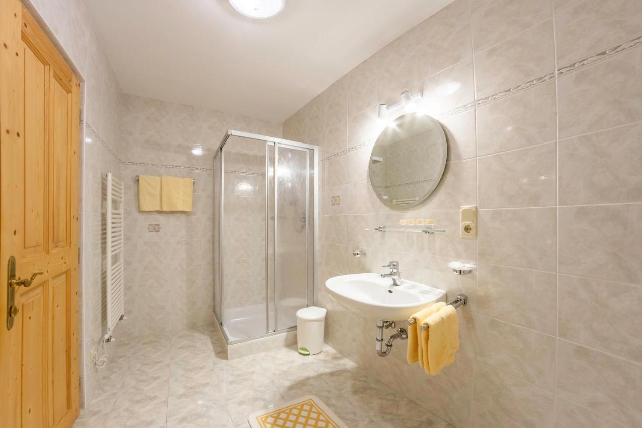 Hotel Garni Angerer Lutago Buitenkant foto