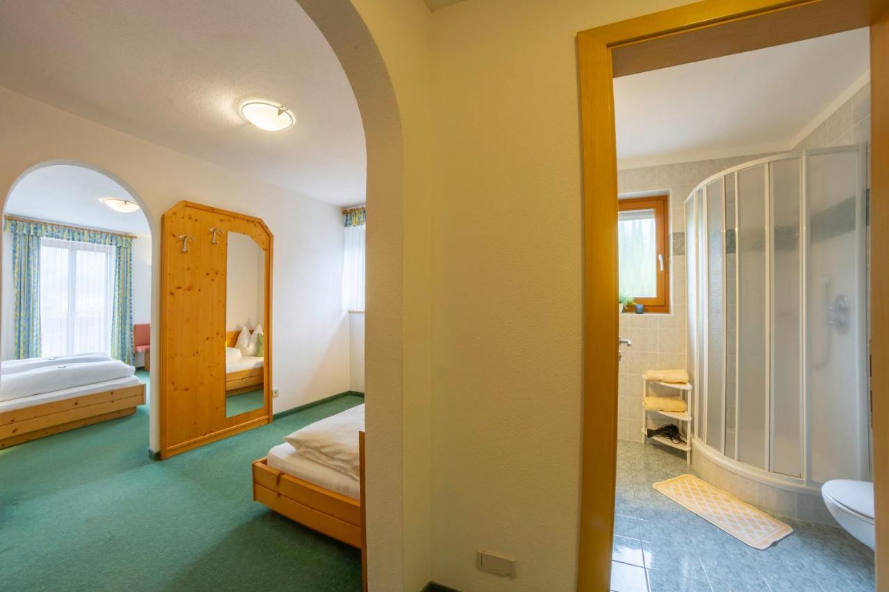 Hotel Garni Angerer Lutago Buitenkant foto
