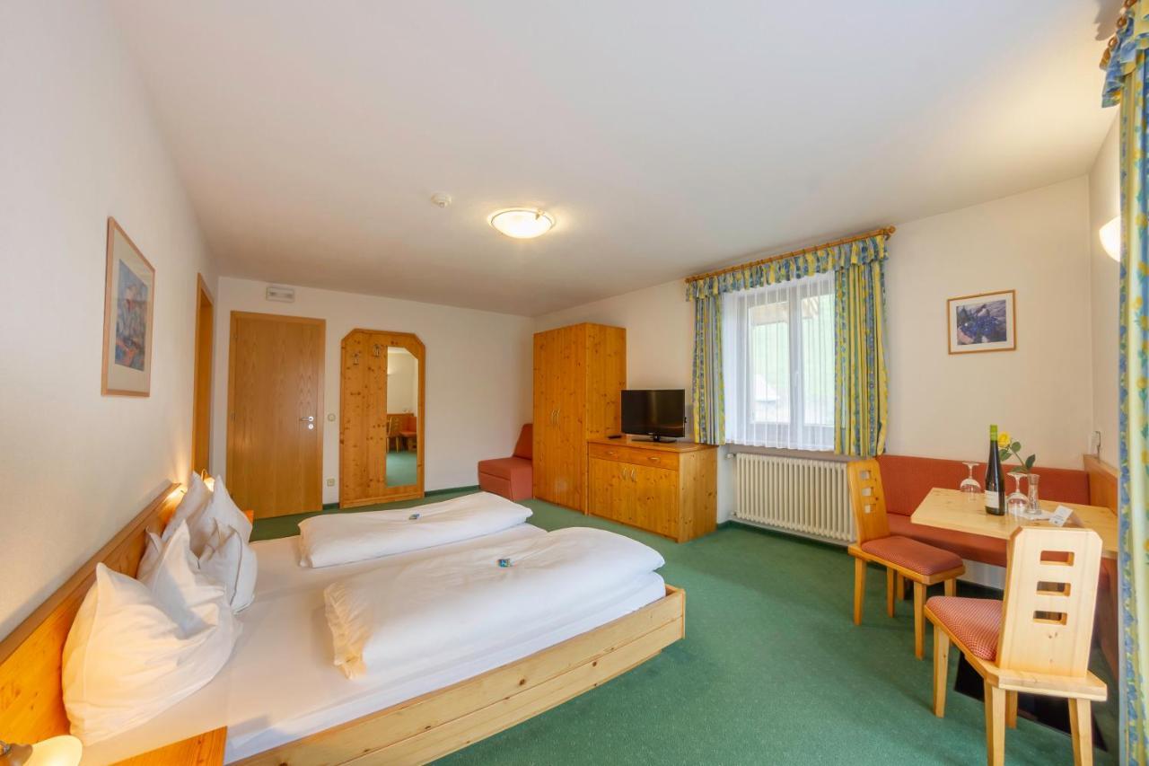 Hotel Garni Angerer Lutago Buitenkant foto