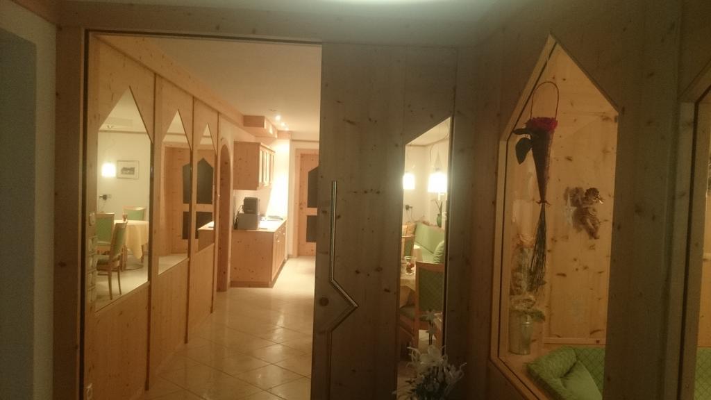 Hotel Garni Angerer Lutago Kamer foto