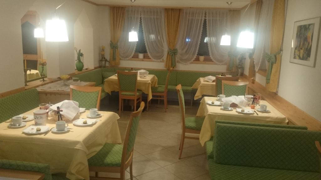 Hotel Garni Angerer Lutago Kamer foto